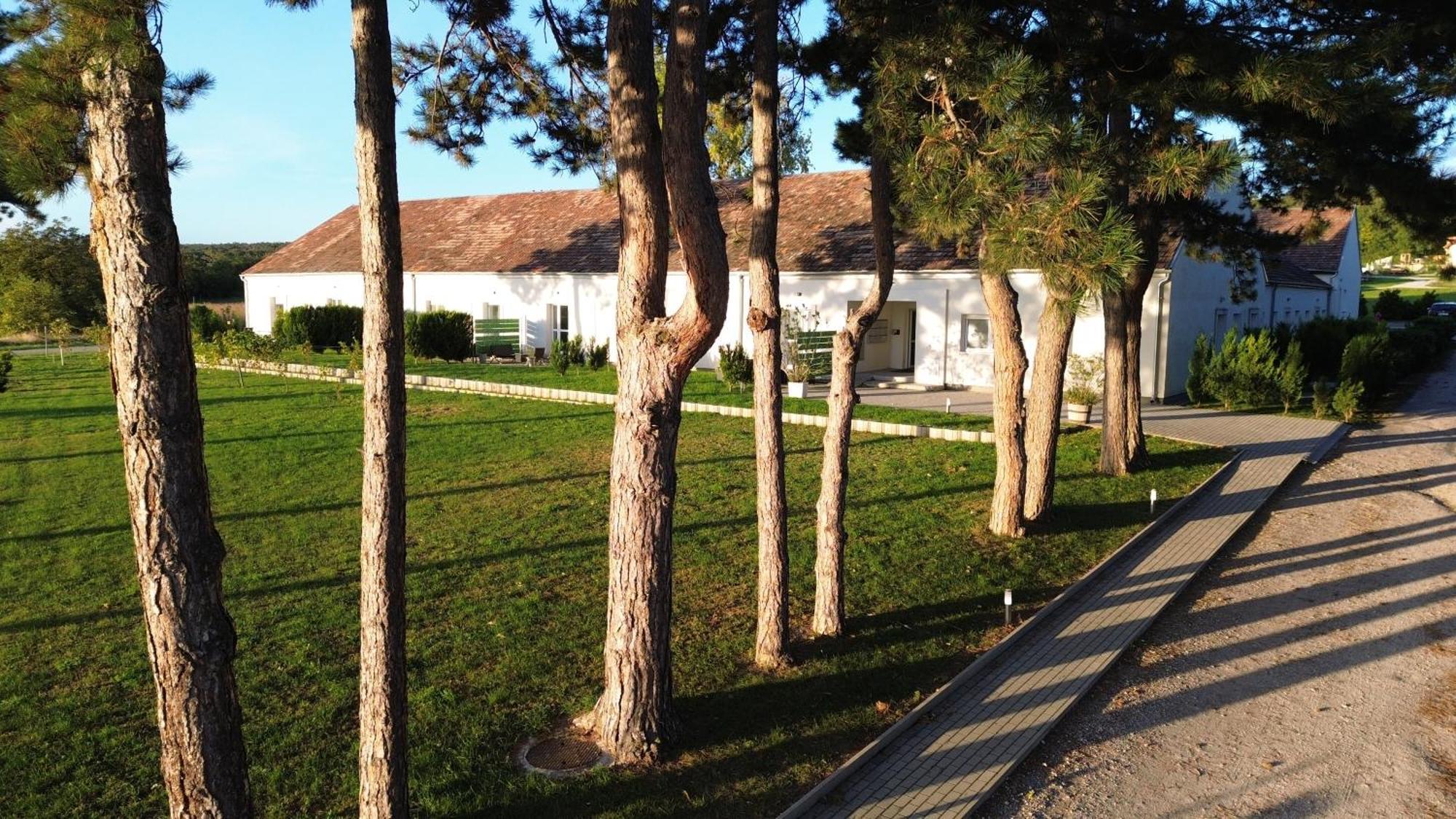 Harol Home & Bike Fertőrákos エクステリア 写真